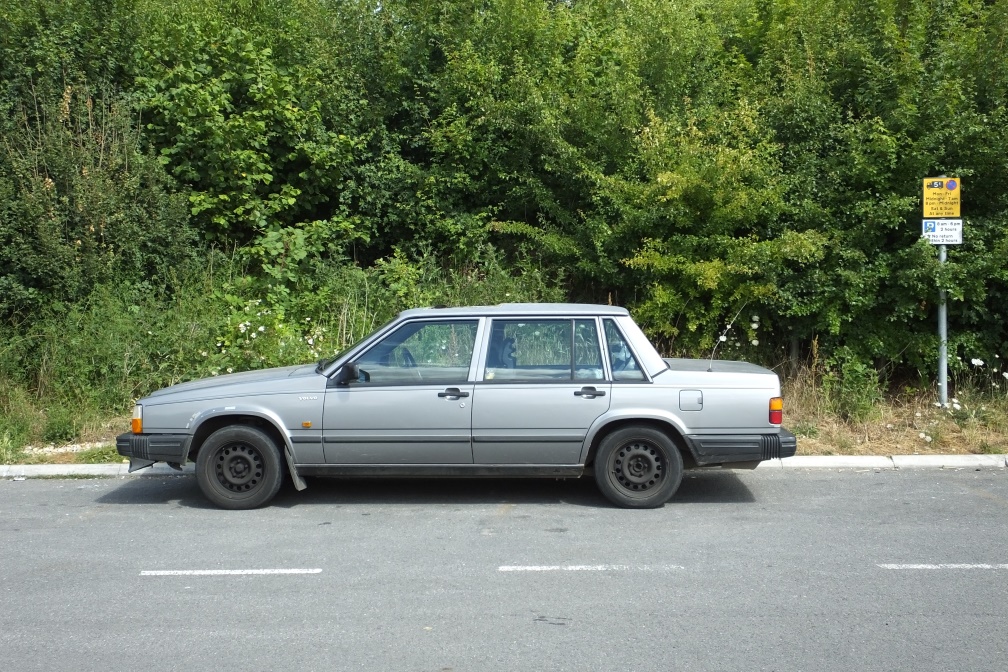 Volvo 740 saloon